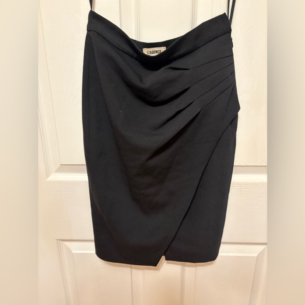 L’AGENCE black wool-like pencil skirt in a size 0